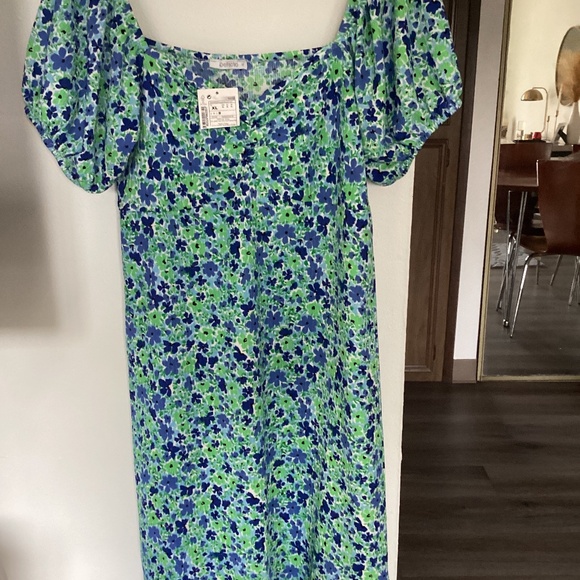 Beautiful soft stretchy dress - Picture 1 of 3